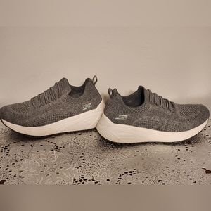 Sketchers Woman grey sneaker (size 8)